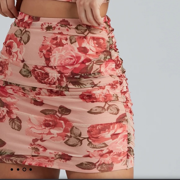 Windsor capture hearts mesh mini skirt - Picture 2 of 4